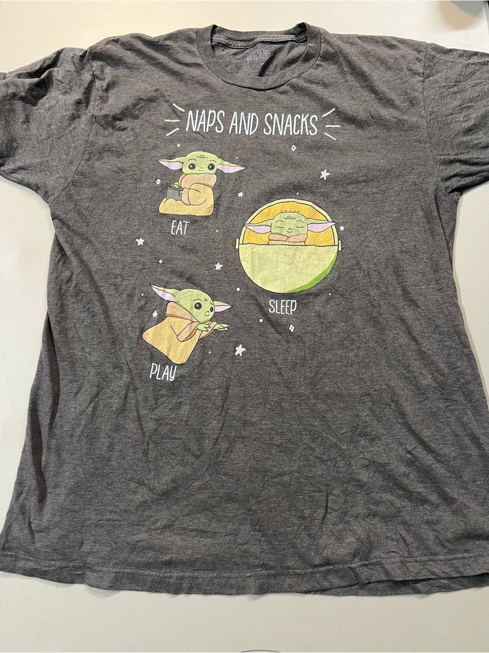 Star Wars Grogu Baby Yoda Naps and Snacks Graphic T-Shirt XL Gray Mandalorian